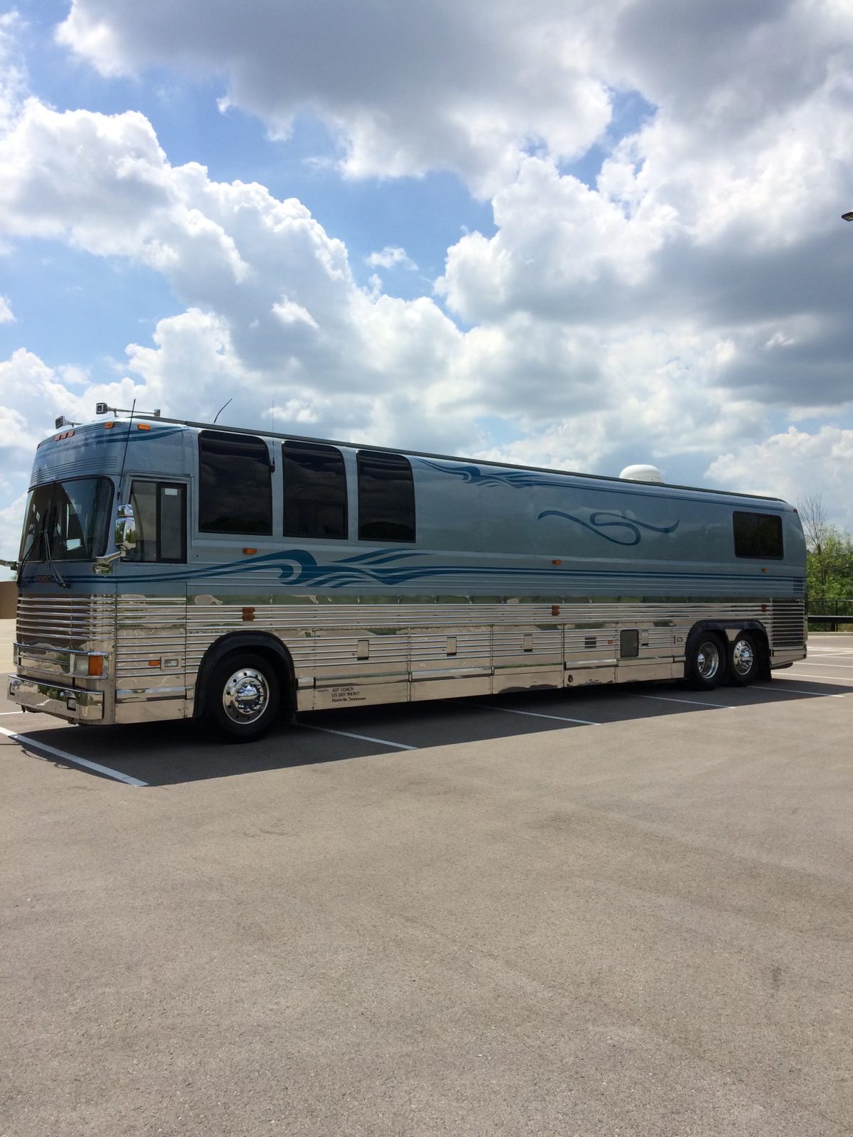 AST entertainer coach exterior